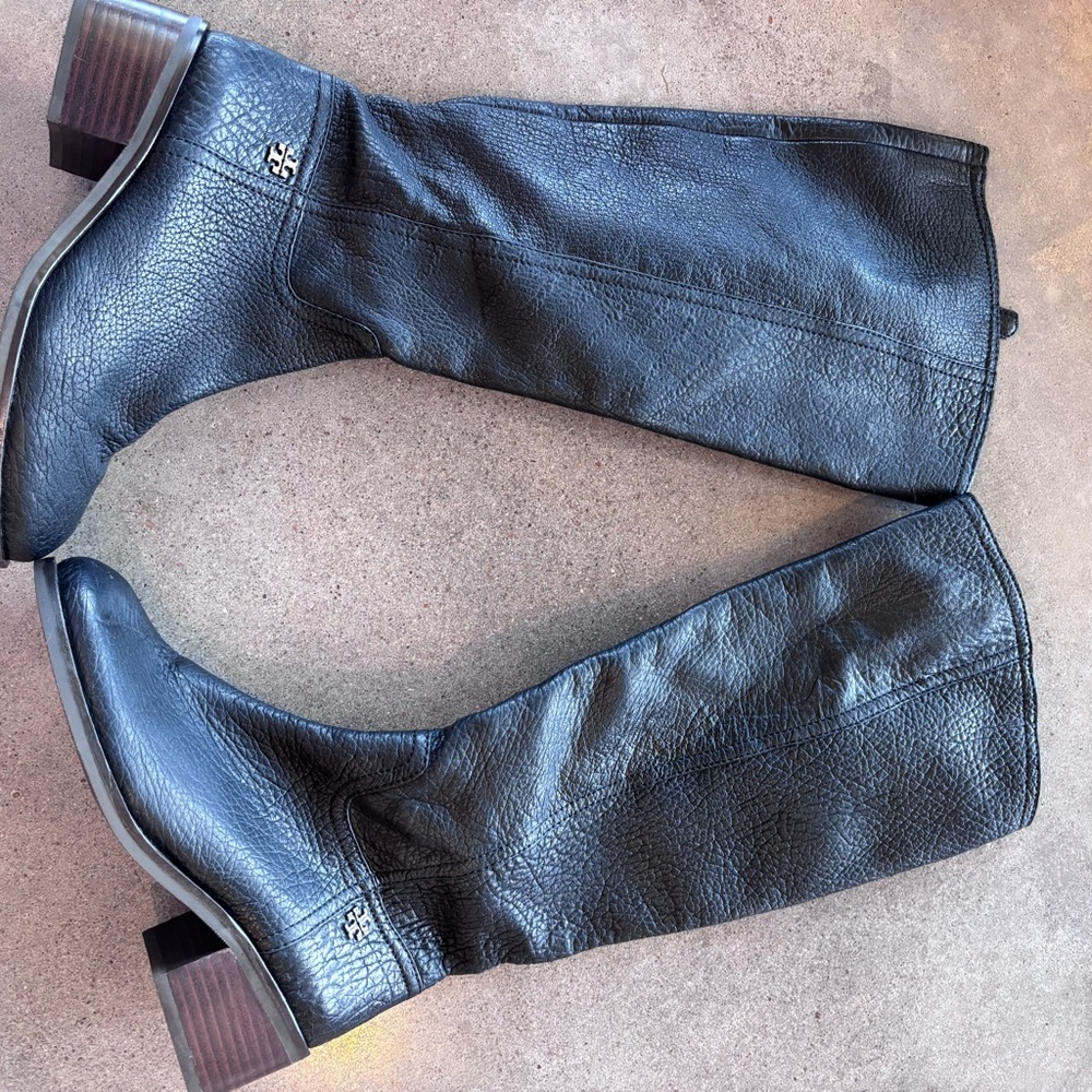 Tory Burch Black Fulton Pebbled Heeled Boots Sleek Leather Design